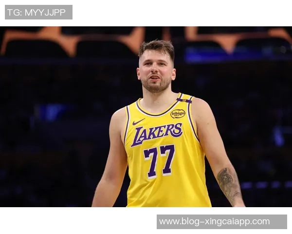 湖人缺少詹姆斯状态低迷半场落后马刺5分东契奇表现出色贡献22分